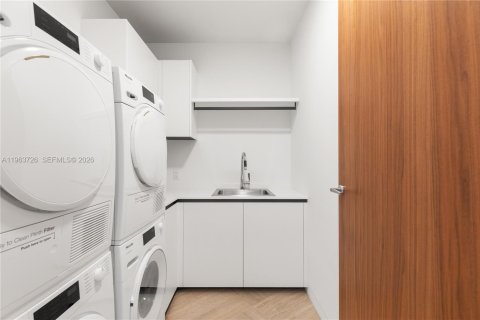 Condo in Miami, Florida, 4 bedrooms  № 2053092 - photo 21