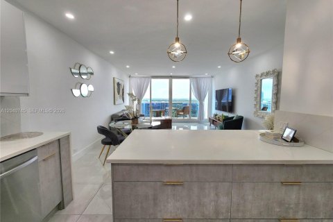 Condo in Hollywood, Florida, 2 bedrooms № 2088111 - photo 11