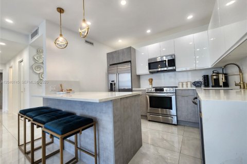 Condo in Hollywood, Florida, 2 bedrooms № 2088111 - photo 12