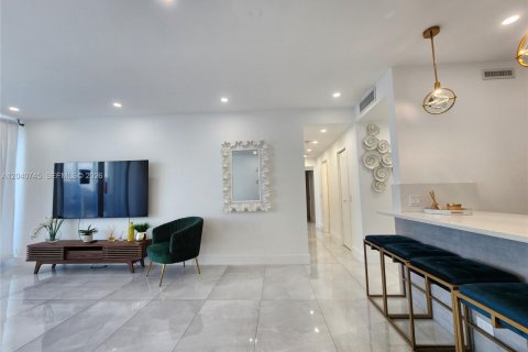 Condo in Hollywood, Florida, 2 bedrooms № 2088111 - photo 8