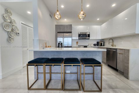 Condo in Hollywood, Florida, 2 bedrooms № 2088111 - photo 9