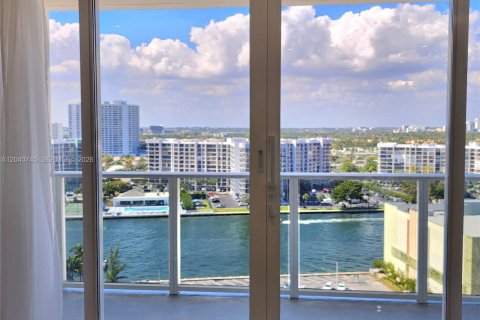 Condo in Hollywood, Florida, 2 bedrooms № 2088111 - photo 5