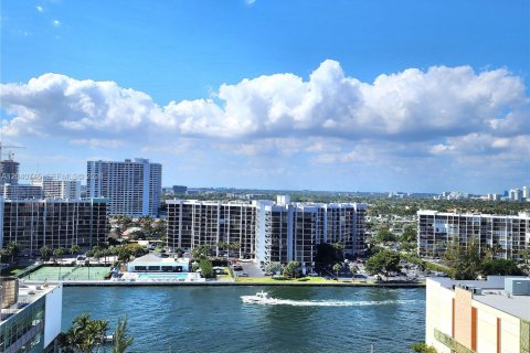 Condo in Hollywood, Florida, 2 bedrooms № 2088111 - photo 3
