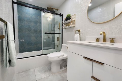 Condo in Hollywood, Florida, 2 bedrooms № 2088111 - photo 21