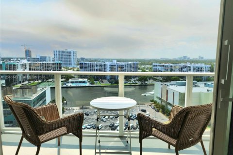 Condo in Hollywood, Florida, 2 bedrooms № 2088111 - photo 4