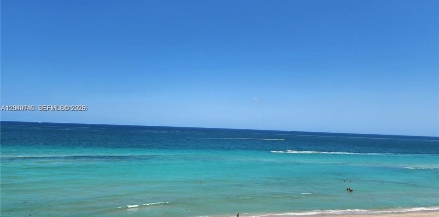 Condo in Hollywood, Florida, 2 bedrooms № 2088111