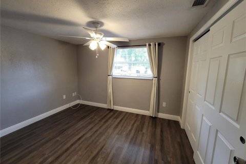 House in New Port Richey, Florida 3 bedrooms, 110.18 sq.m. № 1916639 - photo 14