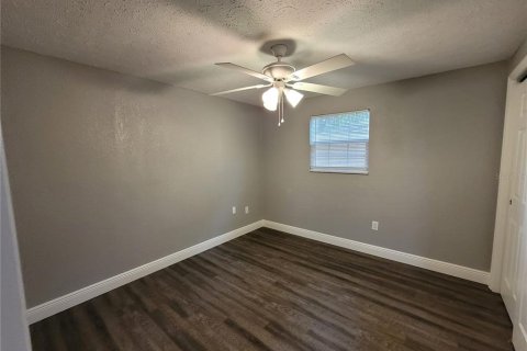House in New Port Richey, Florida 3 bedrooms, 110.18 sq.m. № 1916639 - photo 16