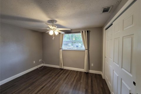 House in New Port Richey, Florida 3 bedrooms, 110.18 sq.m. № 1916639 - photo 15