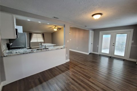 House in New Port Richey, Florida 3 bedrooms, 110.18 sq.m. № 1916639 - photo 22