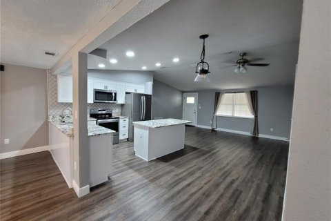 House in New Port Richey, Florida 3 bedrooms, 110.18 sq.m. № 1916639 - photo 21