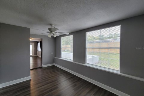 House in New Port Richey, Florida 3 bedrooms, 110.18 sq.m. № 1916639 - photo 11