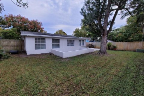 House in New Port Richey, Florida 3 bedrooms, 110.18 sq.m. № 1916639 - photo 23
