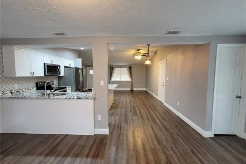 House in New Port Richey, Florida 3 bedrooms, 110.18 sq.m. № 1916639 - photo 20