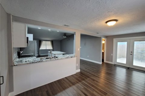 House in New Port Richey, Florida 3 bedrooms, 110.18 sq.m. № 1916639 - photo 18
