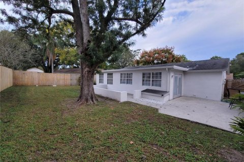 House in New Port Richey, Florida 3 bedrooms, 110.18 sq.m. № 1916639 - photo 25