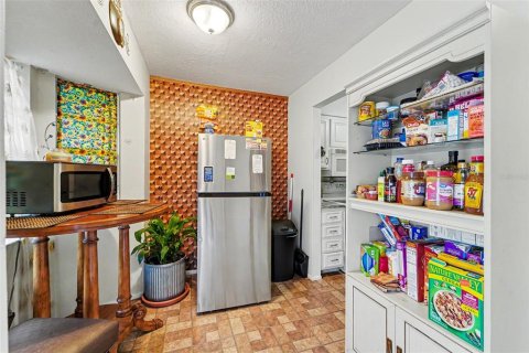 House in Hudson, Florida 2 bedrooms, 82.5 sq.m. № 2202459 - photo 6