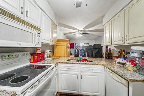 House in Hudson, Florida 2 bedrooms, 82.5 sq.m. № 2202459 - photo 5
