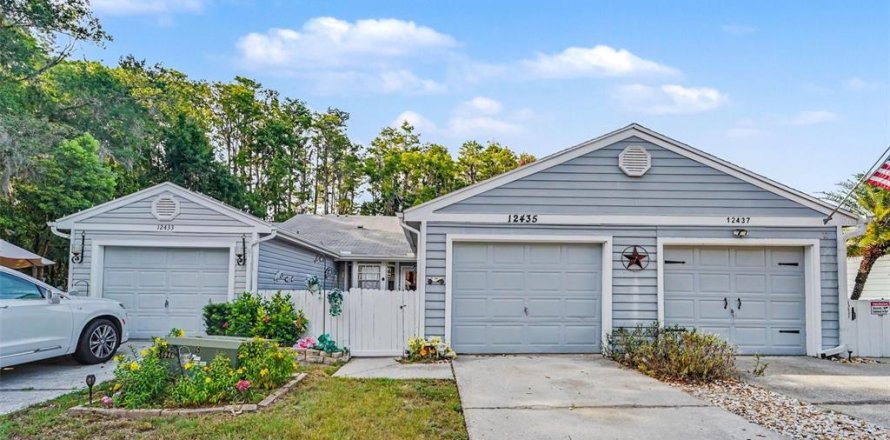 House in Hudson, Florida 2 bedrooms, 82.5 sq.m. № 2202459