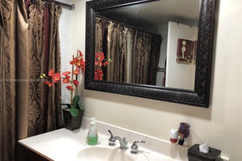 Copropriété à vendre à Miami, Floride: 2 chambres, 136.57 m2 № 1865614 - photo 26