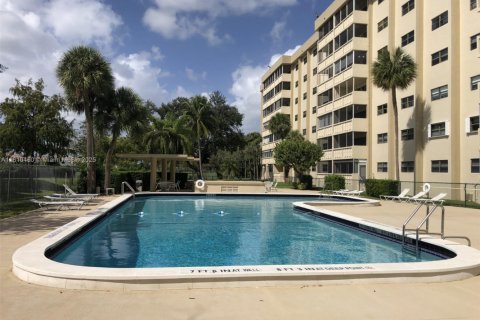 Copropriété à vendre à Miami, Floride: 2 chambres, 136.57 m2 № 1865614 - photo 3