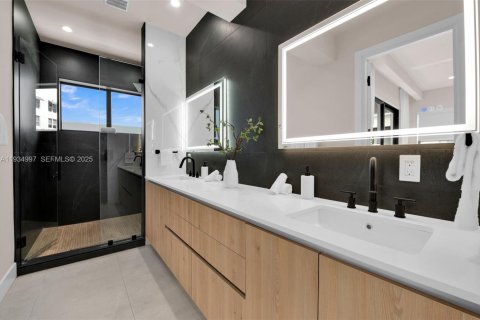 Adosado en alquiler en Fort Lauderdale, Florida, 3 dormitorios № 1993064 - foto 30