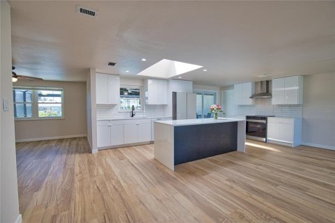 Купить виллу или дом в Энглвуд, Флорида 6 комнат, 130.62м2, № 1740961 - фото 7