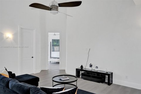 Casa en alquiler en Fort Lauderdale, Florida, 6 dormitorios, 340.86 m2 № 2055162 - foto 17