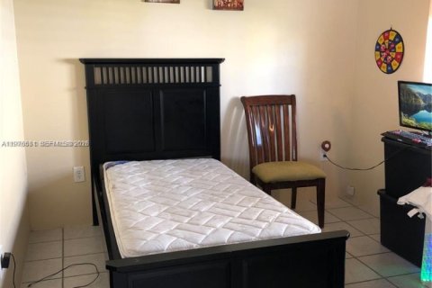 Condo in Miami, Florida, 2 bedrooms  № 2043118 - photo 8