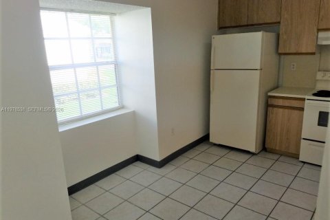 Condo in Miami, Florida, 2 bedrooms  № 2043118 - photo 4