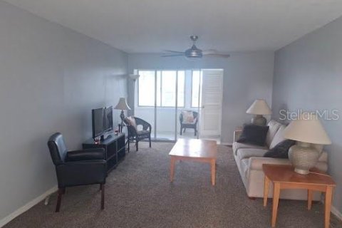 Condo in New Port Richey, Florida, 1 bedroom № 2222164 - photo 3