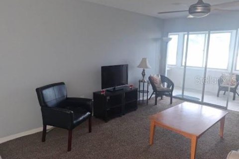Condo in New Port Richey, Florida, 1 bedroom № 2222164 - photo 5
