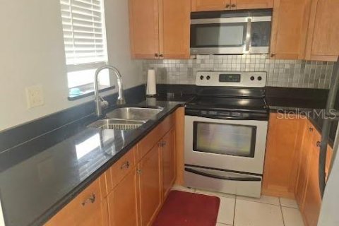 Condo in New Port Richey, Florida, 1 bedroom № 2222164 - photo 8