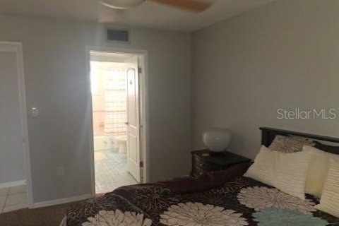 Condo in New Port Richey, Florida, 1 bedroom № 2222164 - photo 12