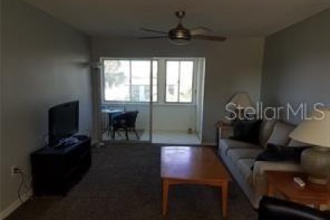 Condo in New Port Richey, Florida, 1 bedroom № 2222164 - photo 4
