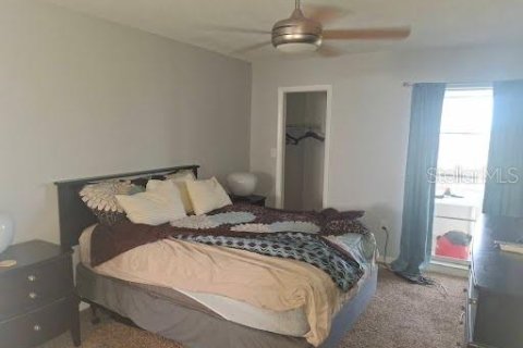 Condo in New Port Richey, Florida, 1 bedroom № 2222164 - photo 11