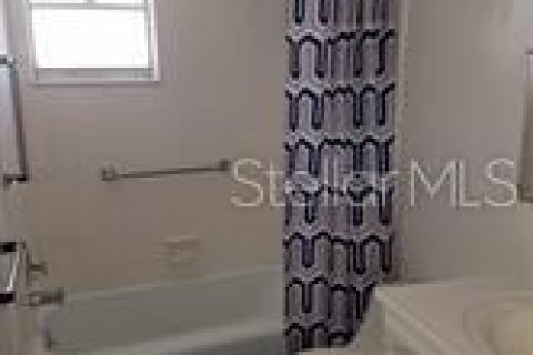 Condo in New Port Richey, Florida, 1 bedroom № 2222164 - photo 14