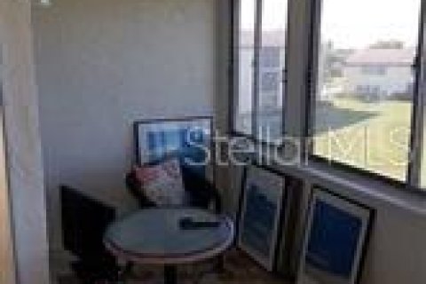 Condo in New Port Richey, Florida, 1 bedroom № 2222164 - photo 9
