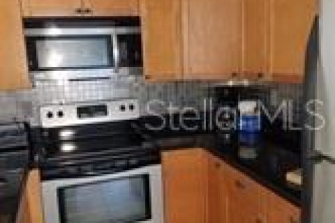 Condo in New Port Richey, Florida, 1 bedroom № 2222164 - photo 10