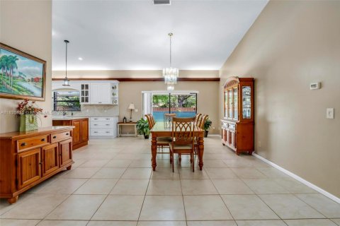 House in Coral Springs, Florida 4 bedrooms, 203.27 sq.m. № 1823501 - photo 7