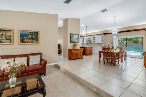 House in Coral Springs, Florida 4 bedrooms, 203.27 sq.m. № 1823501 - photo 3