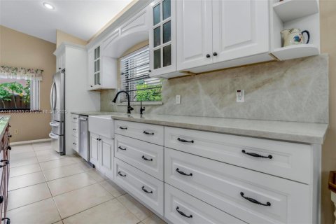House in Coral Springs, Florida 4 bedrooms, 203.27 sq.m. № 1823501 - photo 14