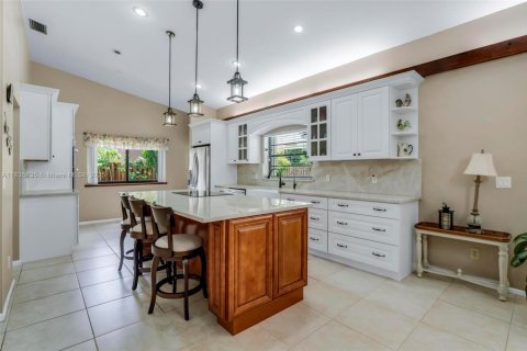 House in Coral Springs, Florida 4 bedrooms, 203.27 sq.m. № 1823501 - photo 11