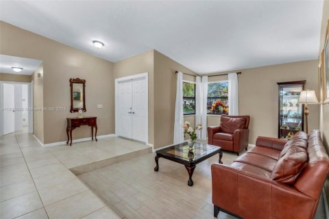 House in Coral Springs, Florida 4 bedrooms, 203.27 sq.m. № 1823501 - photo 23
