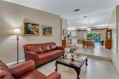 House in Coral Springs, Florida 4 bedrooms, 203.27 sq.m. № 1823501 - photo 24