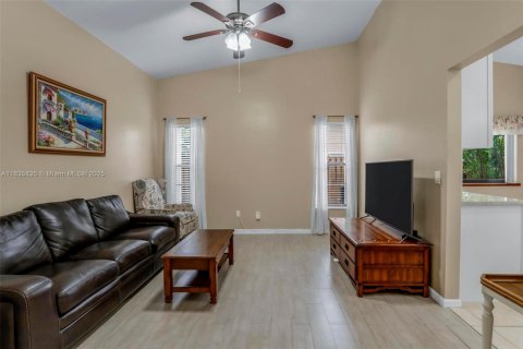 House in Coral Springs, Florida 4 bedrooms, 203.27 sq.m. № 1823501 - photo 19