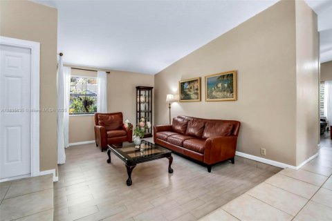 House in Coral Springs, Florida 4 bedrooms, 203.27 sq.m. № 1823501 - photo 4