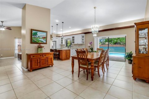 House in Coral Springs, Florida 4 bedrooms, 203.27 sq.m. № 1823501 - photo 5