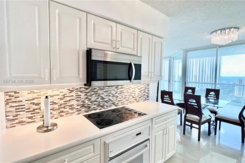 Condominio en alquiler en Sunny Isles Beach, Florida, 2 dormitorios, 163.51 m2 № 2008059 - foto 19