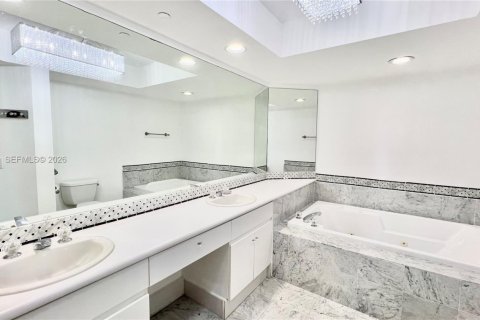 Condominio en alquiler en Sunny Isles Beach, Florida, 2 dormitorios, 163.51 m2 № 2008059 - foto 13
